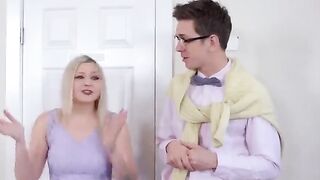 Puta tetona me enseña como follar mientras mi esposa no se de cuenta