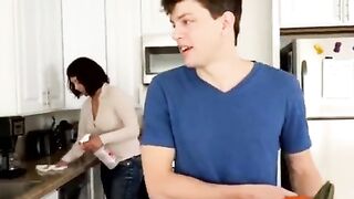 Joven en Halloween con calabaza en su polla folla a su hermana