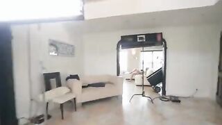 La casa llena de estrellas de porno donde follan 24/7
