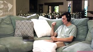 Papi deja de tocarte la polla, mami no lleva braguitas sub esp