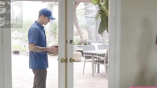 Pristine Edge - Entrega por la puerta trasera de la ama de casa sub esp