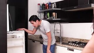 La Vecina Silvia Santez Es Adicta A Todo Tipo De Leche Sub Esp HD