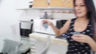 Que buen culo tiene mi madrastra – muy provocativo en español