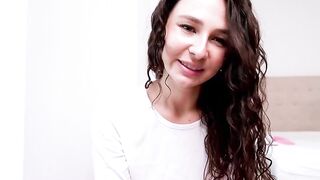 Liz Jordan - Perdiendo la Virginidad con el padrastro sub