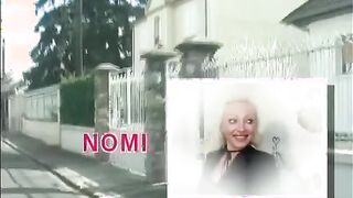 Mujeres hogareñas buscando leña