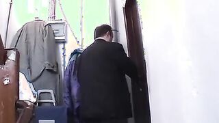 Dulce jovencita busca abuelete