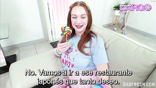 A sexy jovencita le cambiearon su chupetin por una polla bien dura