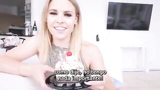 hermana le da regalo al hermano sub esp