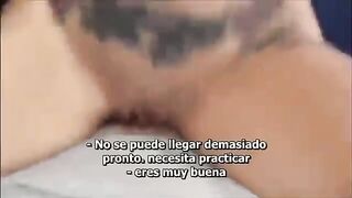 ermana le enseña al hermano sub español