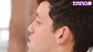 Joven Tetona sabe lo que le gusta