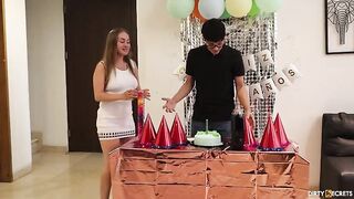 Hannah Miller  TIMY Esta de cumpleaños y le doy su regalo con mi boca y mi coñito Sub