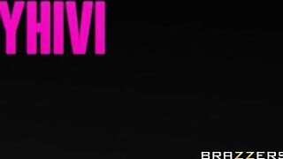 Mami tetona seduce y folla a un lorna