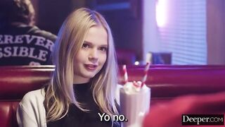 Dos universitarias excitadas comparten la polla grande del enamorado - porno gratis