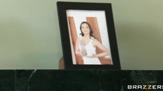 Mi hermanastra tuve que follarla para que sea menos intensa