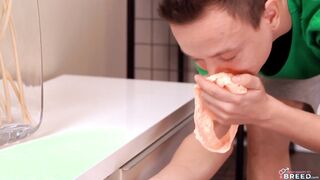 Me encantan los calzones de mi madrastra pero cuando me dejo follarla me corri demasiado (creampie)