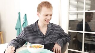 Me follo a mi sexy niñera hermosa y me corro sobre su rico culo