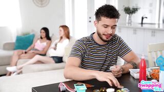 Tengo un trio con las cachondas de mi hermnastra y su amiga sexys