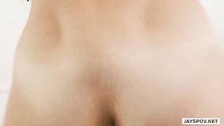 Una sexy y tierna modelo quiere seducirme y me corro dentro (creampie)