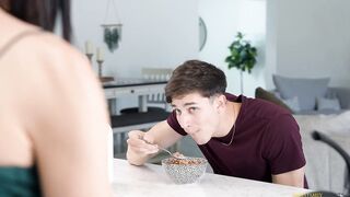 Mi madrastra y yo follamos en secreto pero ufff que ricas tetas