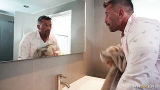 La sexy novia de mi amigo me folla