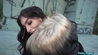 Sexy colombiana es follada en la calle