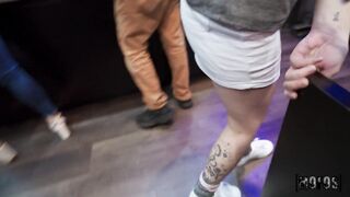 Follo a una chica cachonda  en medio de su hora de trabajo del  restaurante mexicano