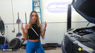 Le pague al mecánico con mi sexy cuerpo