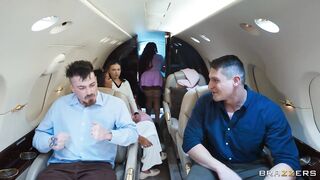 Me follo a la sexy aeromósa de ebano y su sexy culo en minifalda