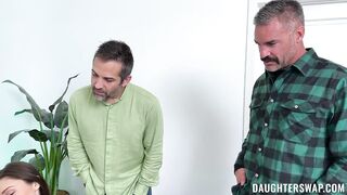 Nuestra hijastras en dia de la suerte en minifalda nos follan