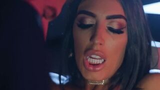 Sexy milf de vestido corto busca anal en el bar