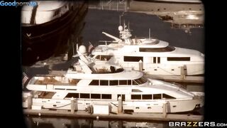 La sexy loba cachonda corredora de bolsas (PT1)