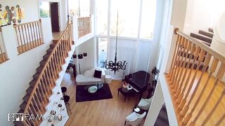 Mi hermano interrumpió mi sesión musical y me puso cachonda