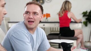 Milf rubia consigue creampie