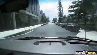 Una sexy policia culona recibe follada brutal