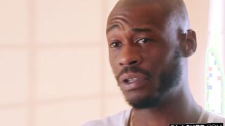 La sexy fotografa se folla una BBC gracias a sus short cortitos