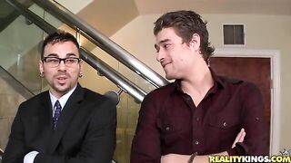 Luego de trabajar duro toca placer CFNM