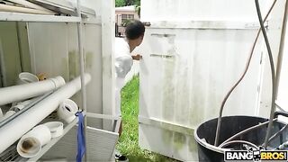 Sexy nalgona en legins plomos