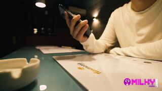 la invito a cenar y al finalizar le rompo el culo y le lleno de leche