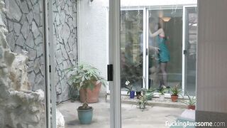 Mi sexy novia se folla al vecino por que yo no paro de jugar