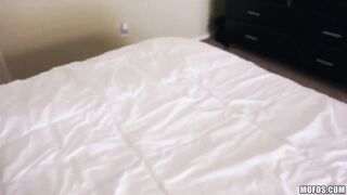 2 hermosas teen sexys comparten 1 polla