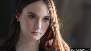 La sexy girl en minifalda quiere la bbc de su jefe si o si