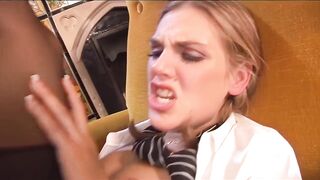 La sexy rubia colegiala seduce al tutor y le da el culo (cum about ass)