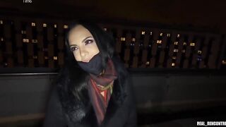 sexy morena en la azotea es cogida