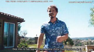 Mi Entrenador de Golf me Recuesta su Polla de mi Culo al Frente de mi Marido - Sub Español