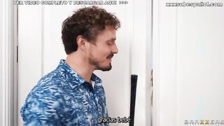 Mi Entrenador de Golf me Recuesta su Polla de mi Culo al Frente de mi Marido - Sub Español