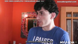 La Hermosa Madrastra de mi Amigo Nerd se Une a Nuestra Fiesta - Sub Español