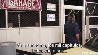 Alta tia Rubia folla una enorme polla negra con su culo