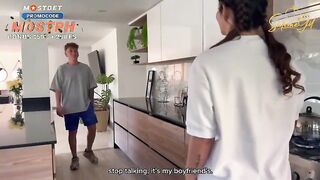 Salome Gil  ¡¡El Hijo de Puta de mi hermanastro me sorprendio en la cocina !!