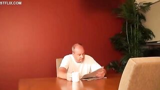 Monica Sexxxton seduce a su papá.Tu verga es solo para mi,papi.