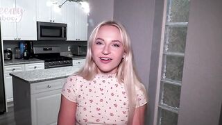 Señorita rubia Sage Rabbit folla con su padrastro